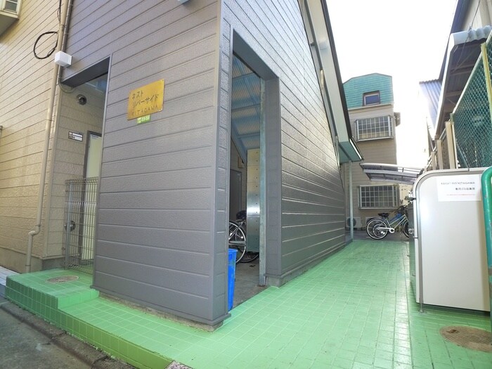 物件外観写真3　(エントランス部分)