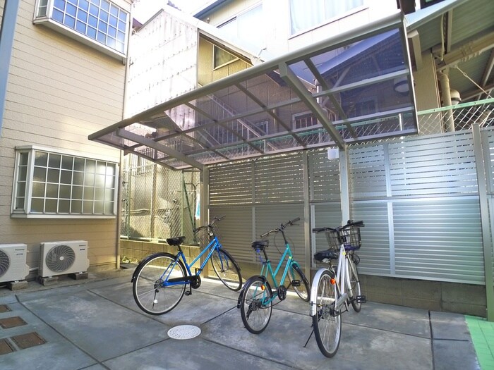 物件外観写真4　(駐輪場)