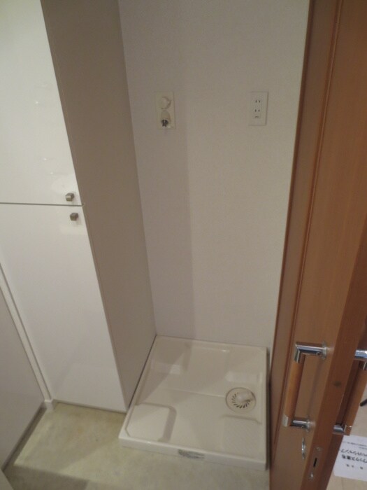 物件内観写真8　(洗濯機置場)