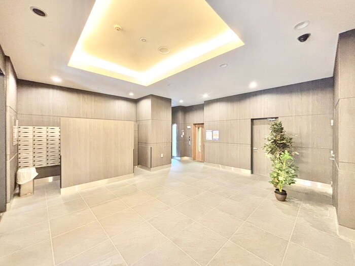 物件外観写真4　(エントランス部分)