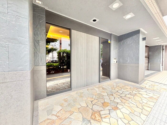 物件外観写真5　(エントランス部分)