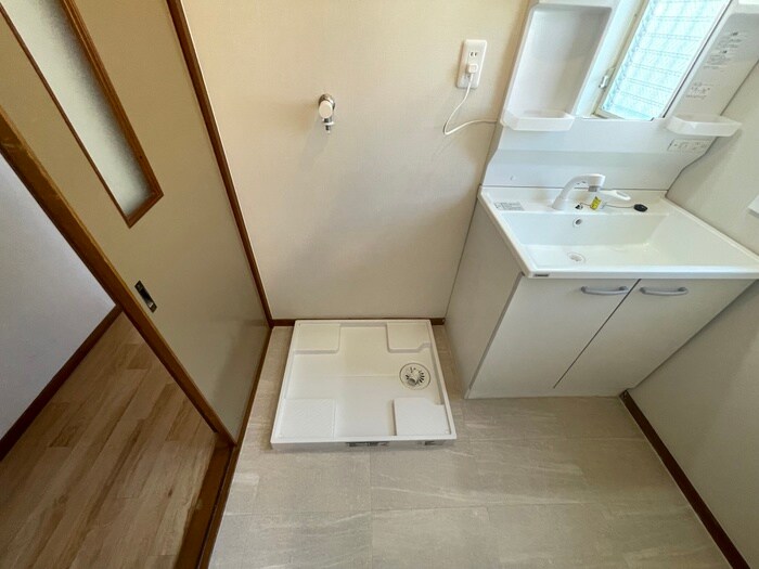 物件内観写真10　(洗濯機置場)