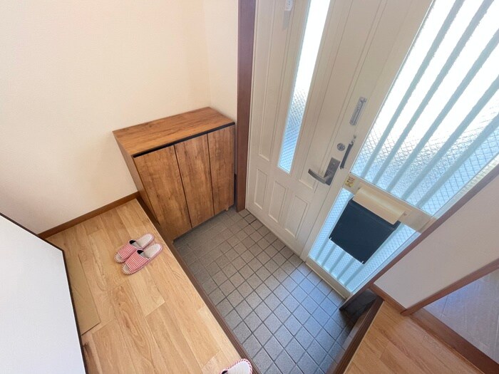 物件内観写真16　(玄関)