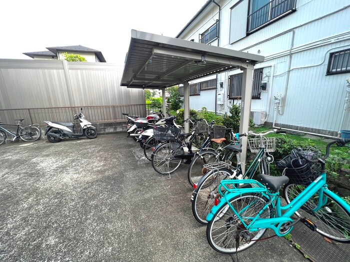 物件外観写真5　(駐輪場)