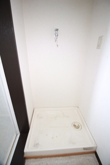 物件内観写真10　(洗濯機置場)