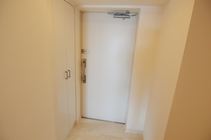 物件内観写真17　(玄関)