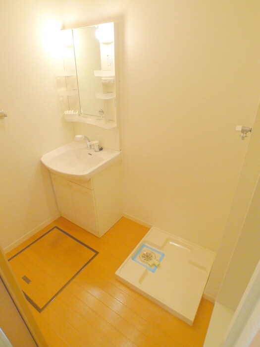 物件内観写真13　(洗濯機置場)