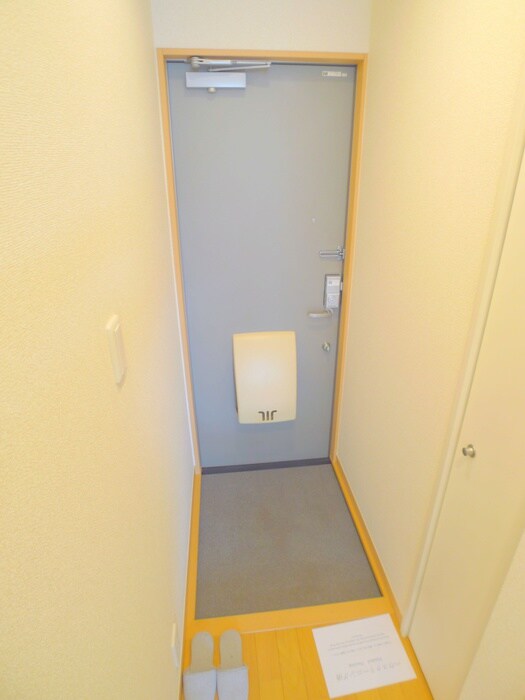 物件内観写真16　(玄関)