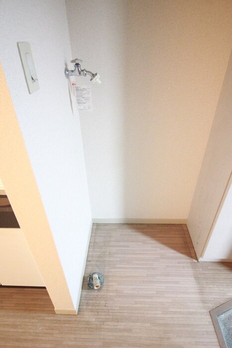 物件内観写真16　(洗濯機置場)