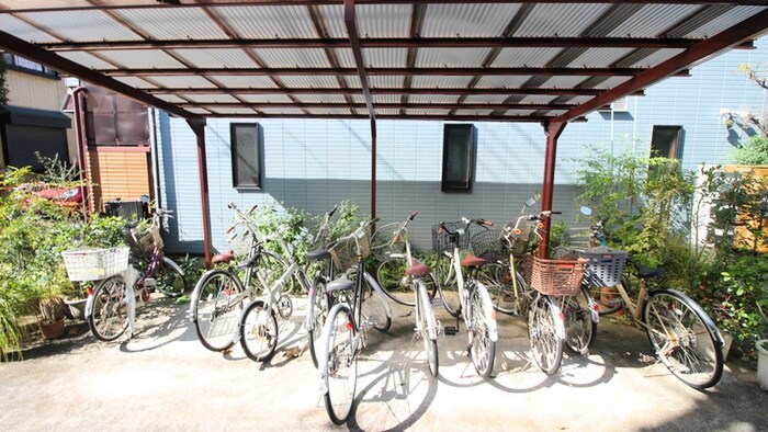 物件外観写真4　(駐輪場)