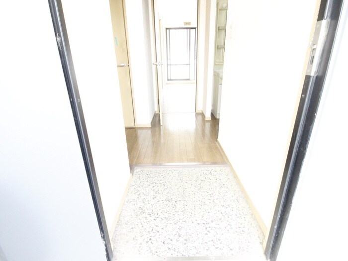物件内観写真10　(玄関)