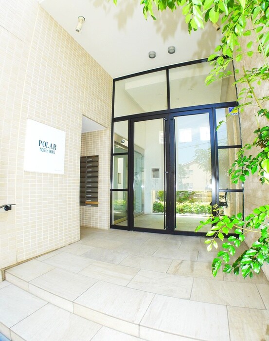 物件外観写真3　(エントランス部分)