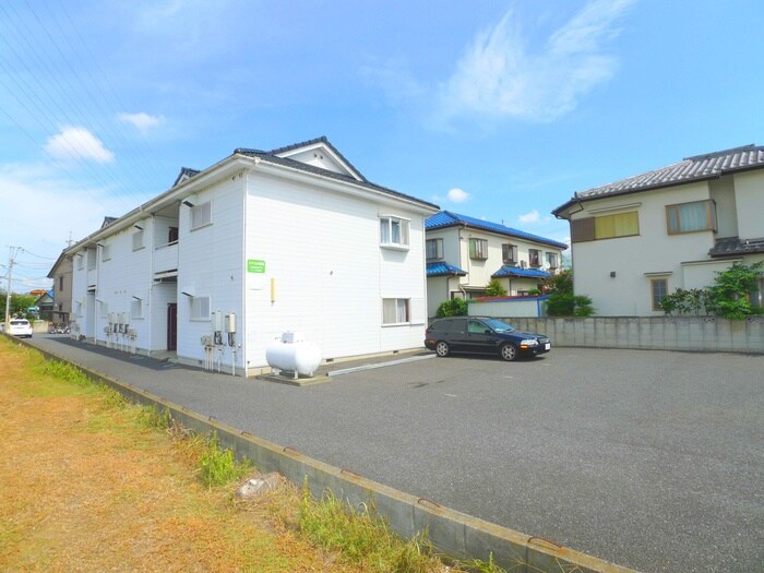 物件外観写真3　(駐車場)