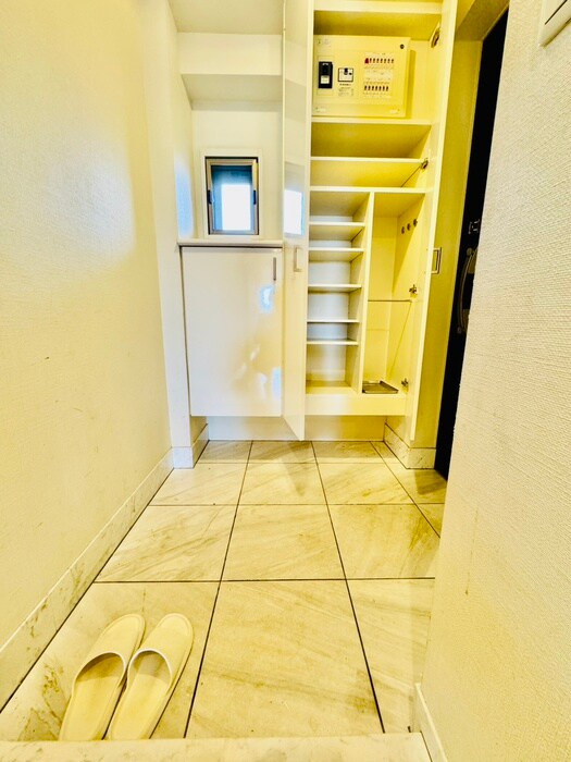 物件内観写真22　(玄関)