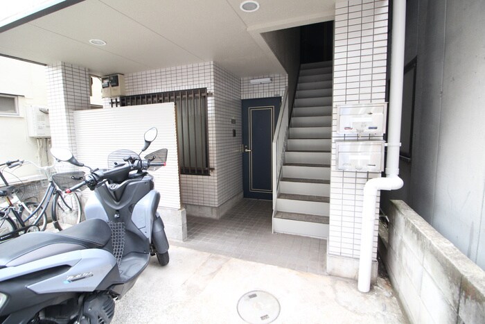 物件外観写真3　(エントランス部分)