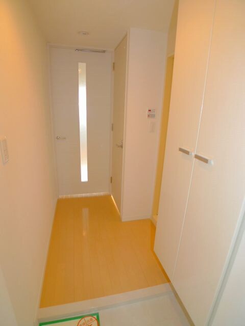 物件内観写真6　(玄関)