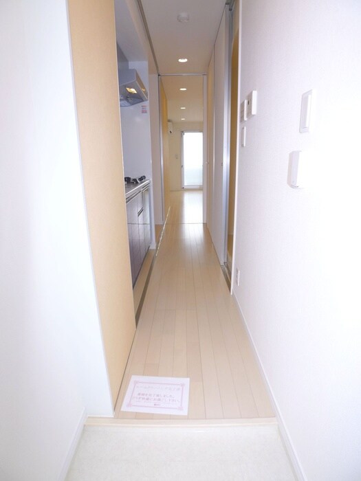 物件内観写真16　(玄関)