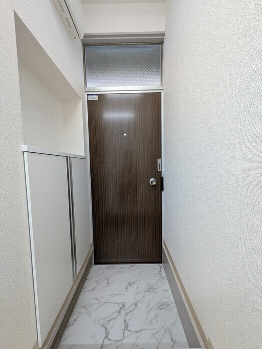 物件内観写真13　(玄関)