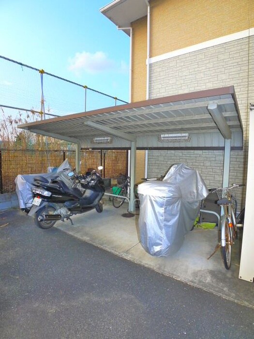 物件外観写真4　(駐輪場)