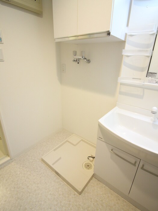 物件内観写真12　(洗濯機置場)