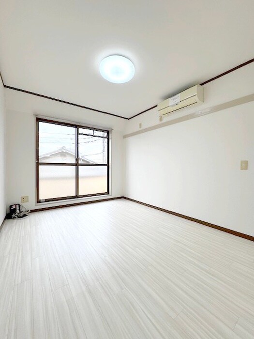 物件内観写真4　(居室)