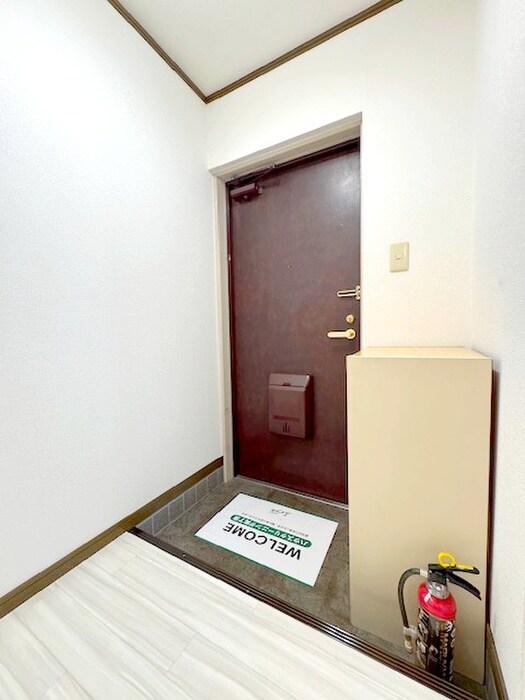 物件内観写真18　(玄関)