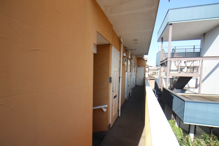 物件外観写真6　(エントランス部分)