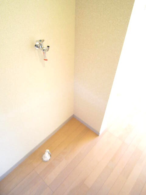 物件内観写真15　(洗濯機置場)