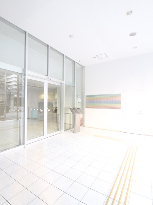 物件外観写真6　(エントランス部分)