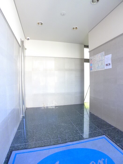 物件外観写真6　(エントランス部分)