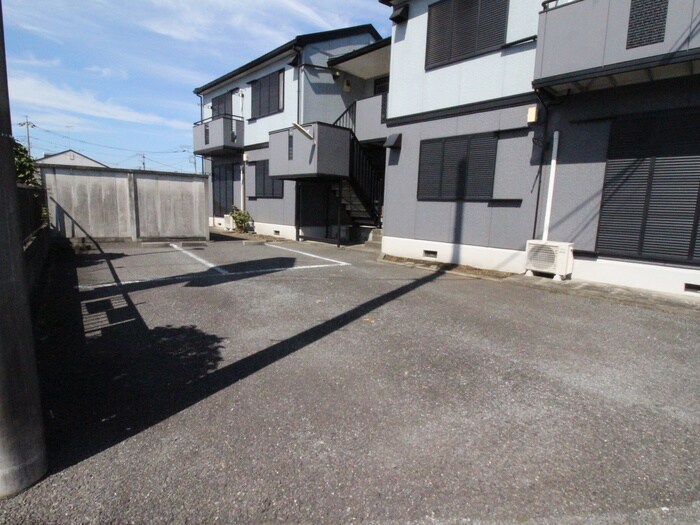 物件外観写真2　(駐車場)