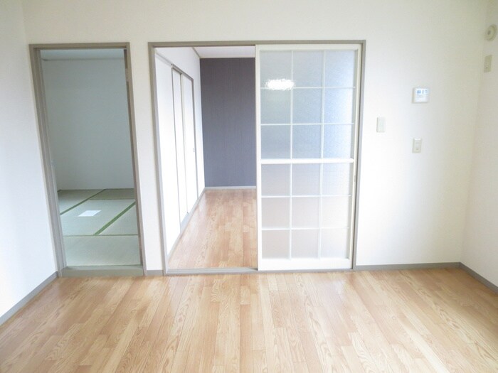 物件内観写真10　(居室)