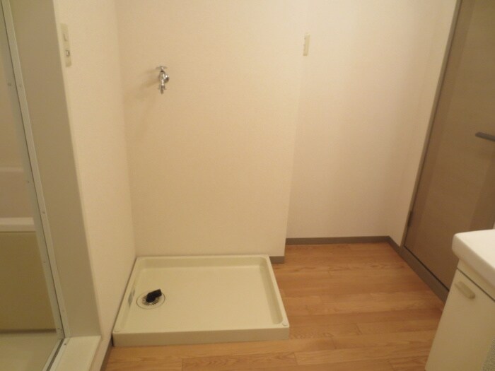 物件内観写真16　(洗濯機置場)