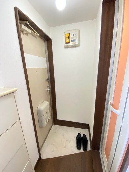 物件内観写真16　(玄関)