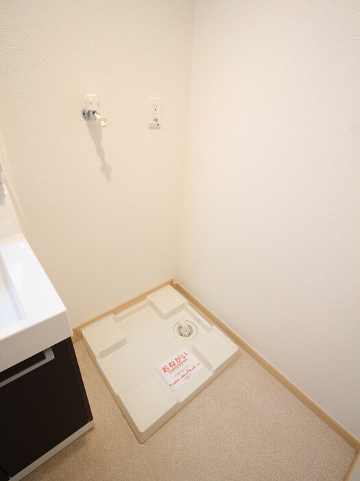 物件内観写真10　(洗濯機置場)