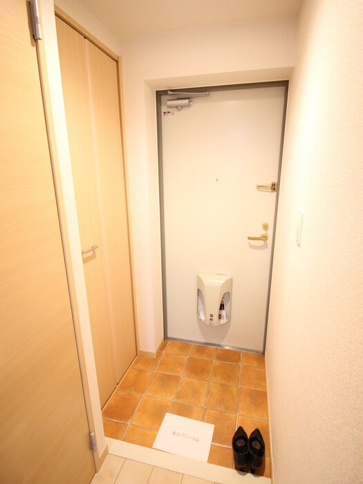 物件内観写真18　(玄関)