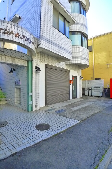 物件外観写真5　(エントランス部分)