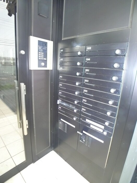 物件外観写真4　(エントランス部分)