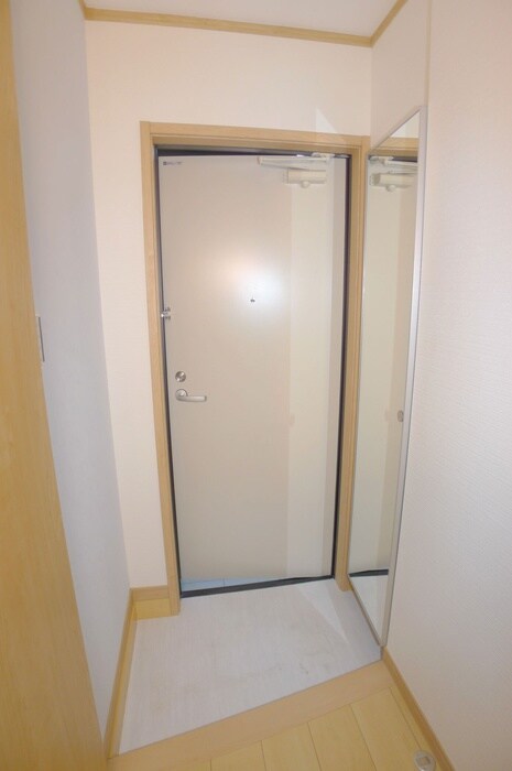 物件内観写真16　(玄関)