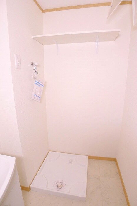 物件内観写真18　(洗濯機置場)