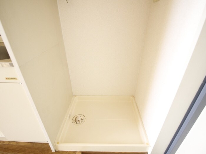 物件内観写真12　(洗濯機置場)