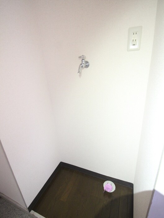 物件内観写真7　(洗濯機置場)