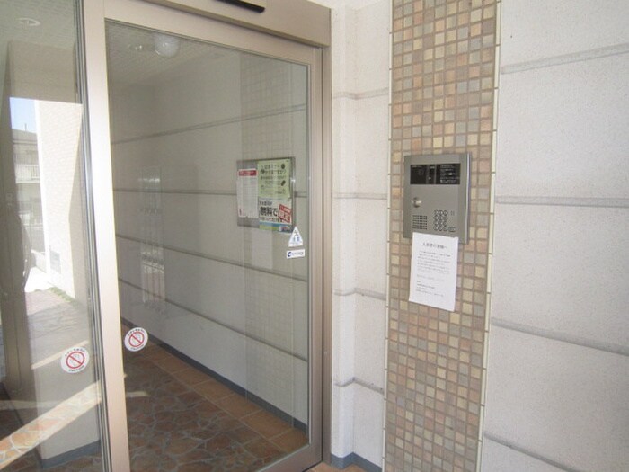物件外観写真3　(エントランス部分)