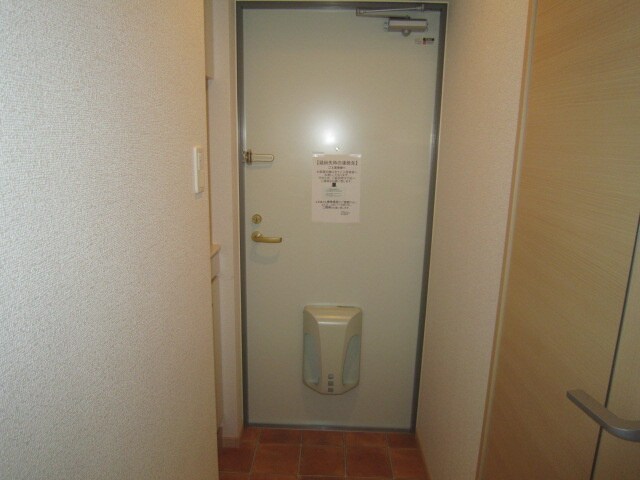 物件内観写真13　(玄関)