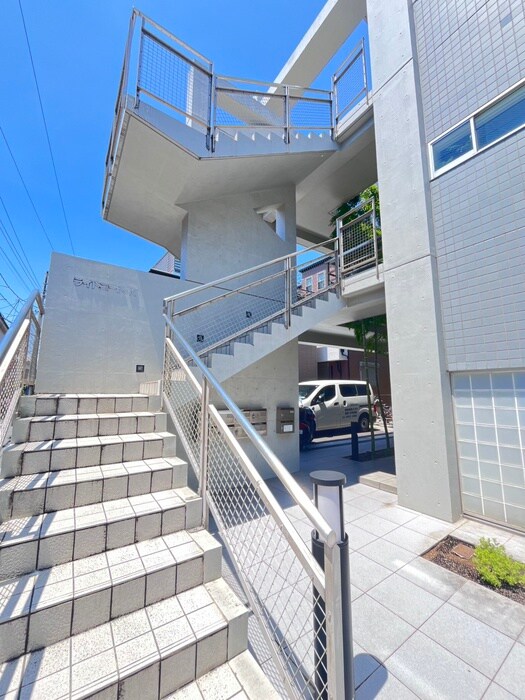 物件外観写真5　(エントランス部分)