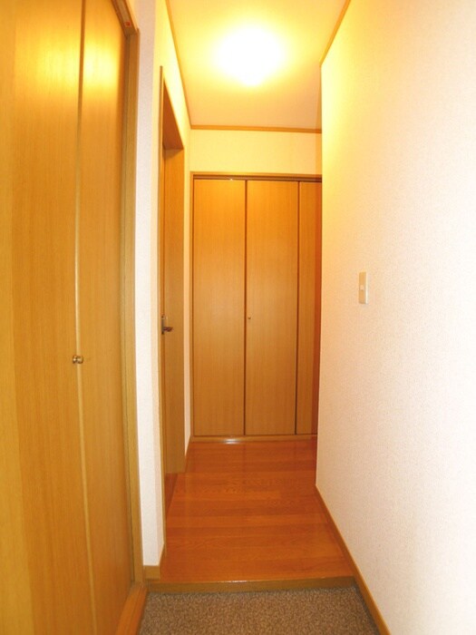 物件内観写真14　(玄関)