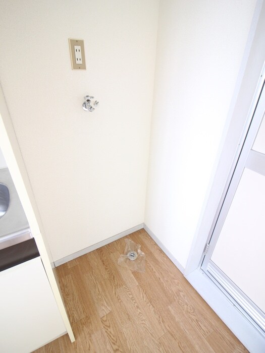 物件内観写真7　(洗濯機置場)