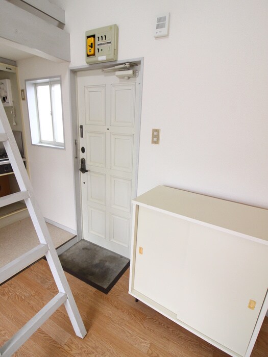 物件内観写真8　(玄関)