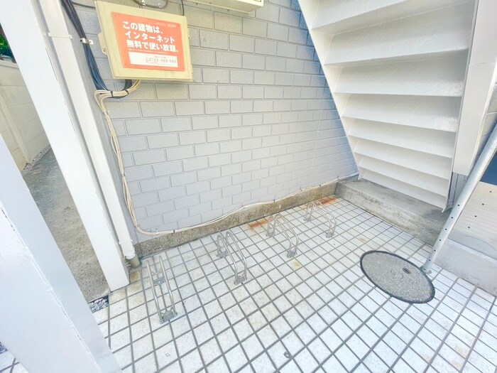 物件外観写真4　(駐輪場)