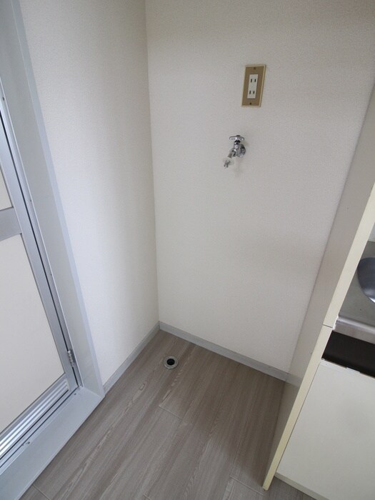 物件内観写真11　(洗濯機置場)